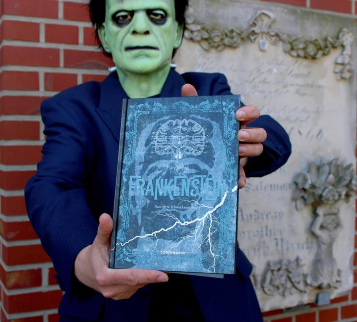Actual product image Frankenstein (German, Martin Engelmann, Mary Shelley, Ana Maria Brock, 2023)