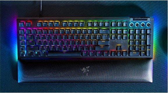Actual product image Razer Klawiatura BlackWidow V4 Green (RZ03-04690100-R3M1) (US, Cable)
