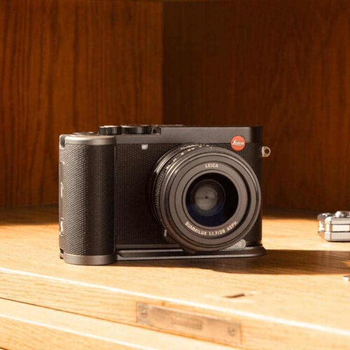 Actual product image SmallRig L-Shape Mount Plate with Handle for Leica Q3 4568 (Cage, Grip)