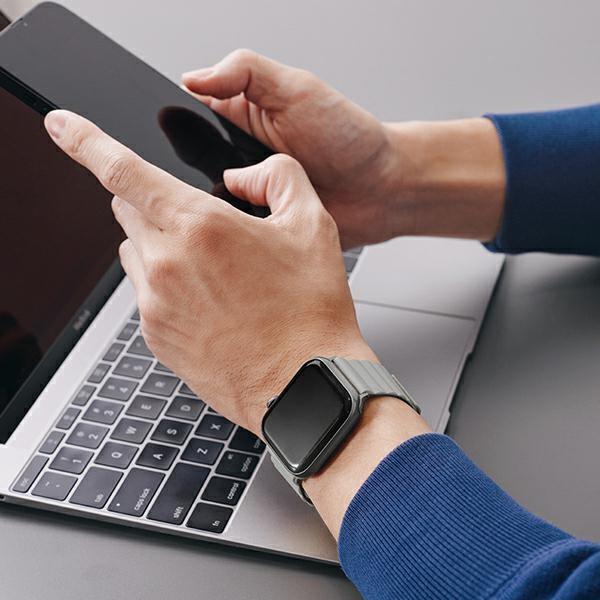 Produktbild Uniq pasek Revix Apple Watch Series 1/2/3/4/5/6/7/8/SE/SE2 38/40/41mm. Reversible Magnetic bordowy-k (Silicon)