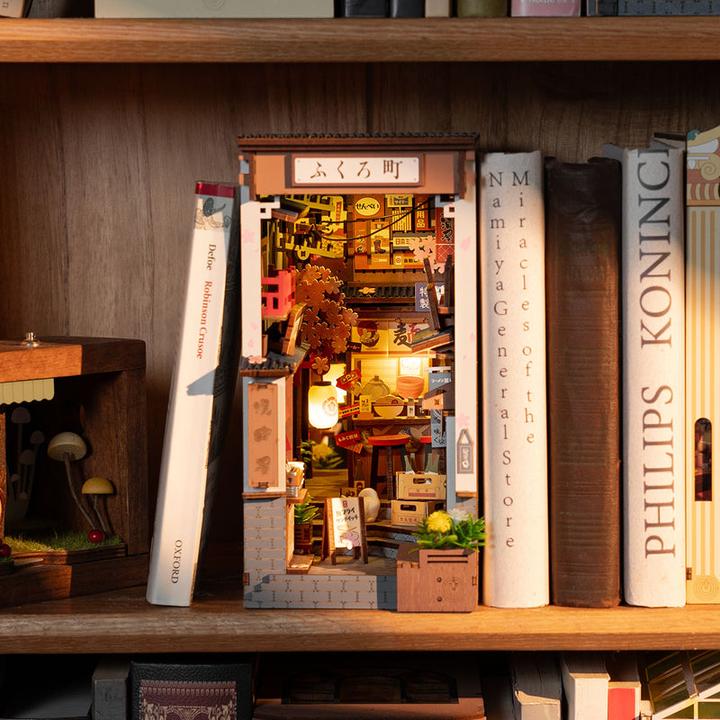 Produktbild Robotime Sakura's Weinstrasse, Modell Art: Book Nook