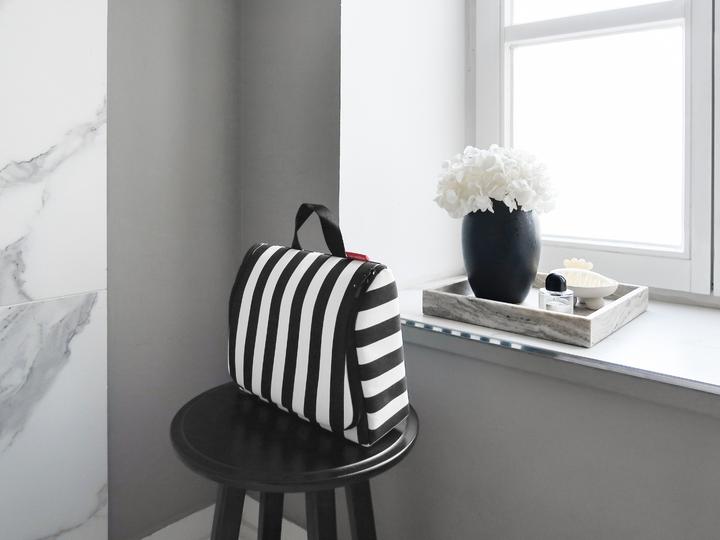 Immagine prodotto reisenthel Necessaire Toiletbag XL Weiss/Schwarz (4 l)