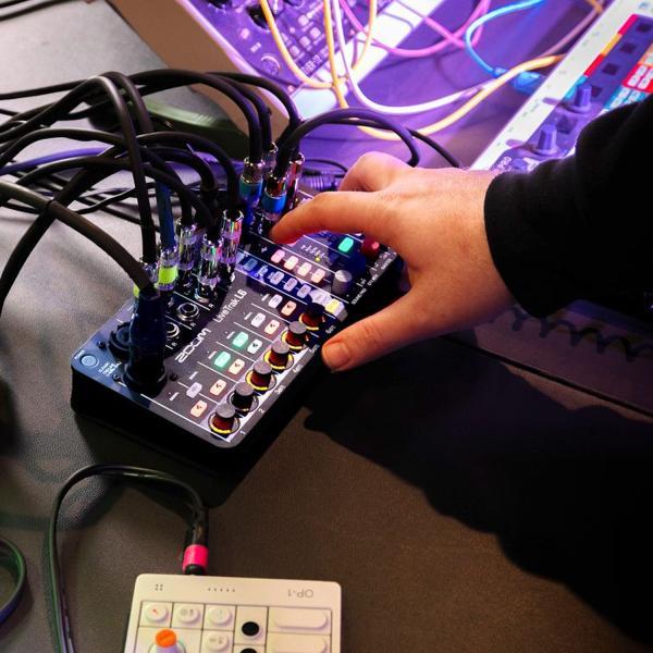 Produktbild Zoom LiveTrak L-6 (Studio- und Livemixer)