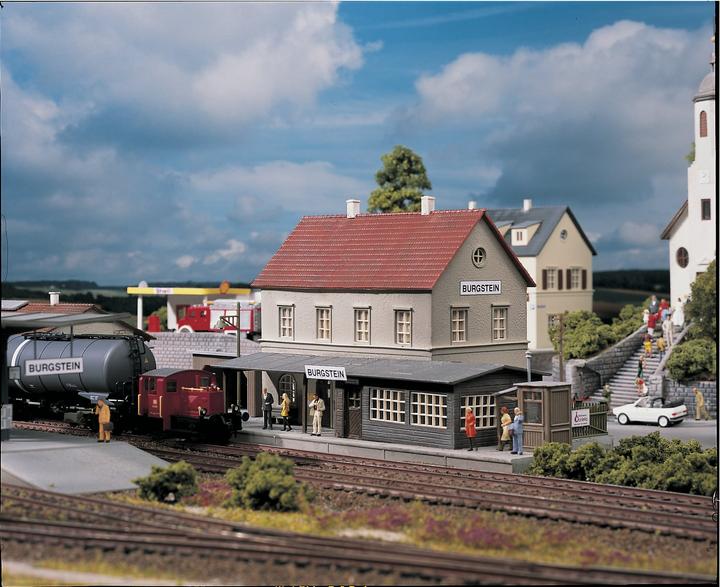 Produktbild Piko H0 61820 H0 Bahnhof Burgstein