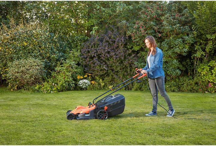 Actual product image Black & Decker BEMW481BH (Electrical connection)