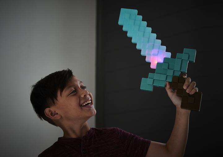 Produktbild Mattel Epee 40cm Sonore Minecraft