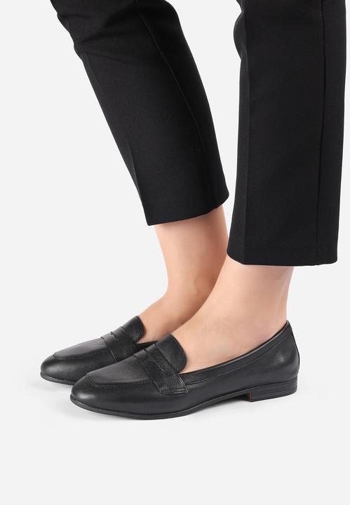 Image du produit Inuovo Ce mocassin classique de convainc par son élégance simple dans un look de penny loafer. (37)