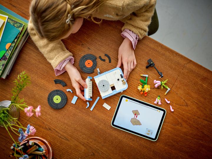 Produktbild LEGO Plattenspieler mit Blumen