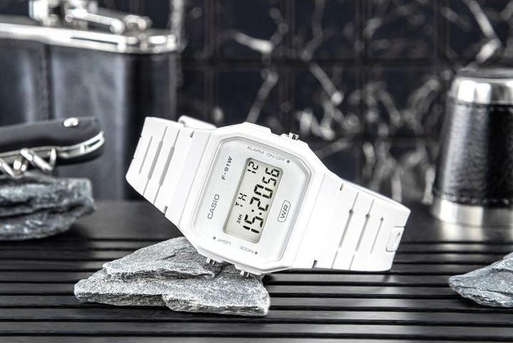 Actual product image Casio Vintage - F-91WB-7AEF (Digital watch, 35 mm)