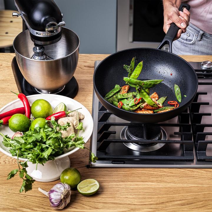 Produktbild KitchenAid Wok mit Antihaftbeschichtung (Pfannenset + Topfset, Aluminium, 28 x 12.50 cm)