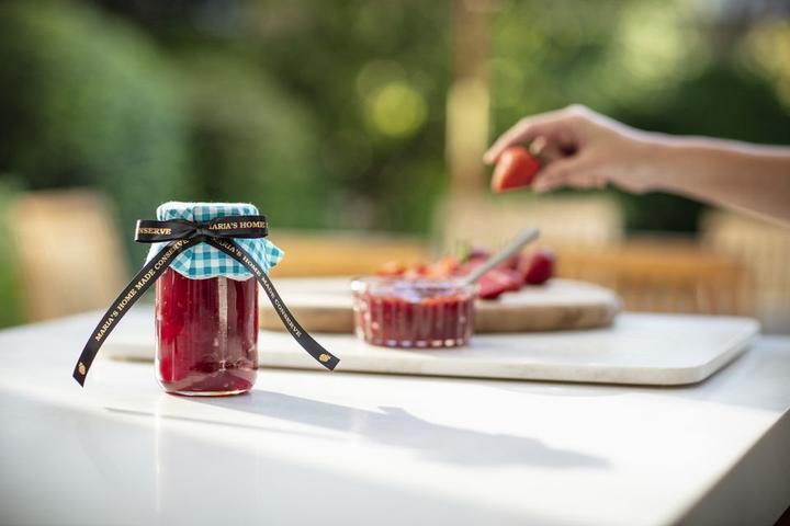 Produktbild Brother P-Touch (2.40 cm, Schwarz)