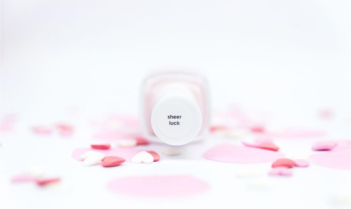 Actual product image Essie Sheer Luck (513 Sheer Luck, Colour paint)
