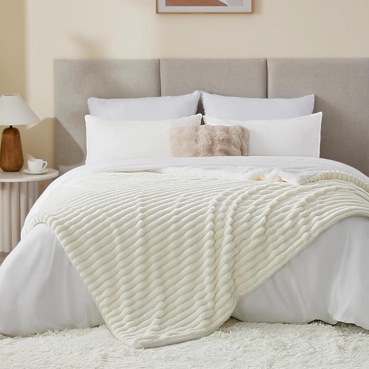 Produktbild Wave Sherpa Kuscheldecke (150 x 200 cm)