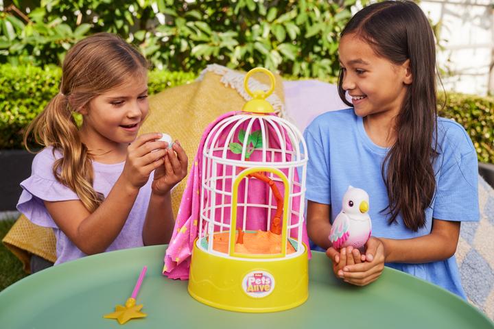 Actual product image Zuru Pets Alive - Polly the Magic Bird