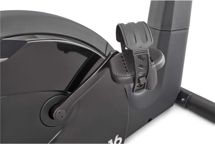 Actual product image adidas C-16