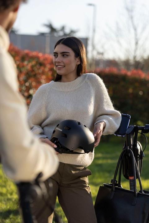 Immagine prodotto Newrban Supporto per volante per smartphone Cellularline Nero