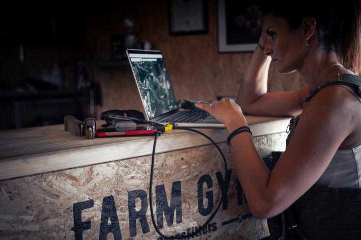 Produktbild Tactical BlackBird Cable USB4 1m Black/Yellow (1 m, 240 W)