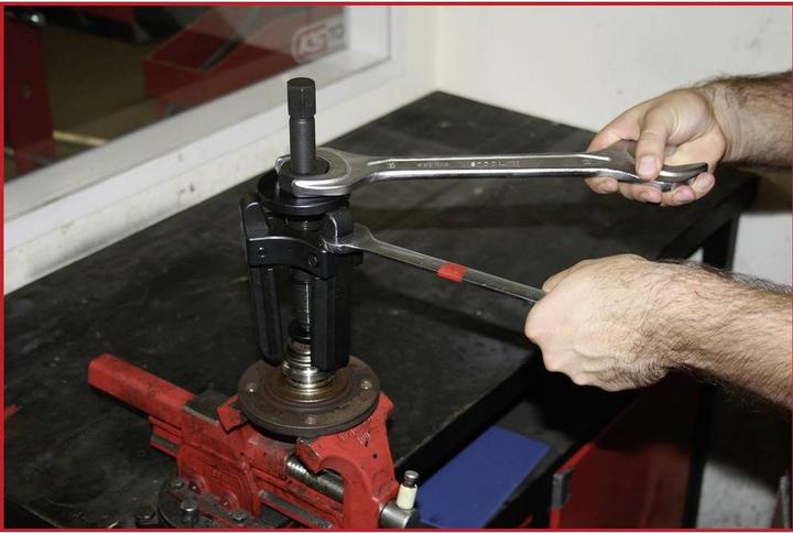 Actual product image KS Tools Bearing ring puller 3-arm with clamping cone, 6 pcs