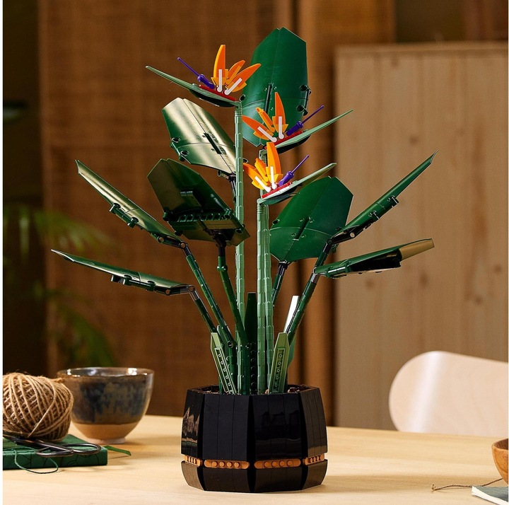 Actual product image LEGO Bird of Paradise (10289, LEGO Rare Sets)