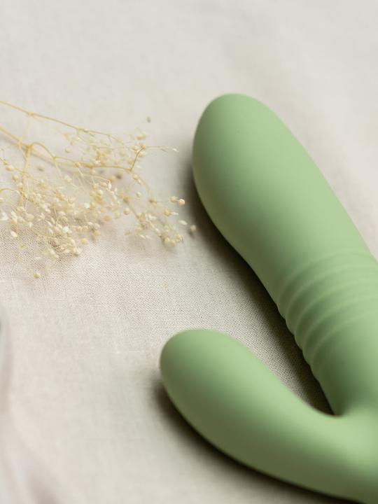 Produktbild The Natural Love Company Thrusting Rabbit Stossvibrator - Yarrow