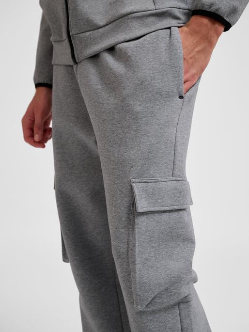 Actual product image hummel Hmltech Fleece Loose Cargo Pants (L)