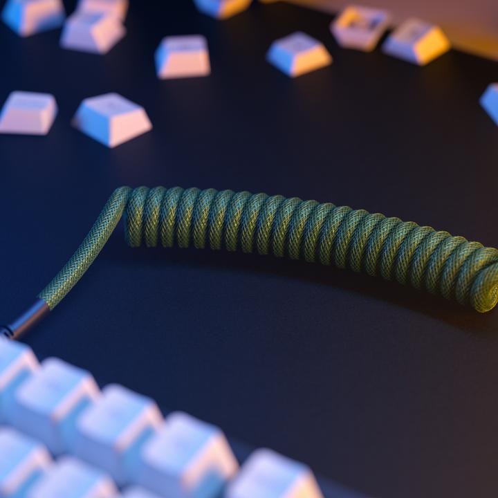 Actual product image Glorious GMMK Coiled Cable Forest Green, coiled cable, USB-C/USB-A - dark green/black (1.40 m)
