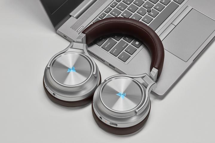 Produktbild Corsair Virtuoso RGB (Kabellos, Kabelgebunden)