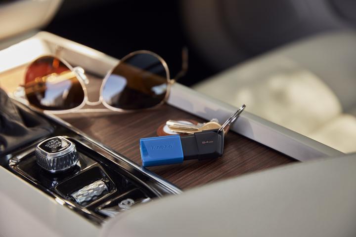 Produktbild Kingston DataTraveler Exodia M (64 GB, USB-A, USB 3.2)