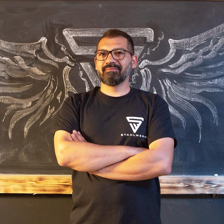 Produktbild Stahlwerk T-Shirt Schwarz Grösse XL Kurzarm-Hemd mit Logo-Print 100% Baumwolle (XL)