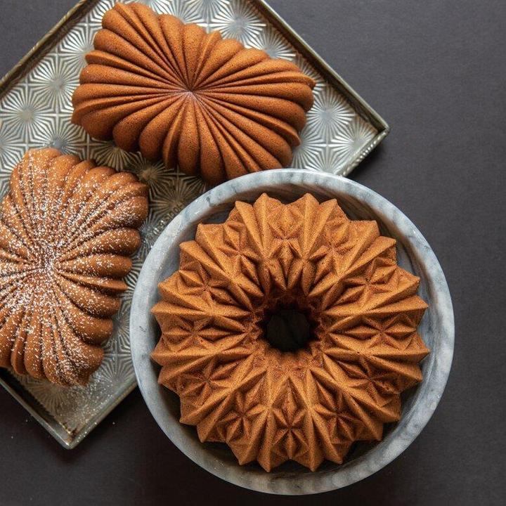 Actual product image Nordic Ware - Baking tin Magnolia Bundt (25.10 cm)