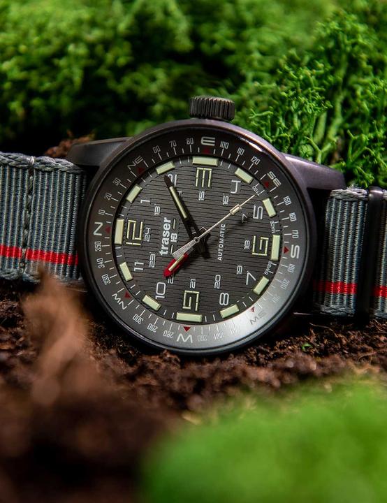 Actual product image Traser H3 110593 P68 Pathfinder T100 (Sports watch, 46 mm)