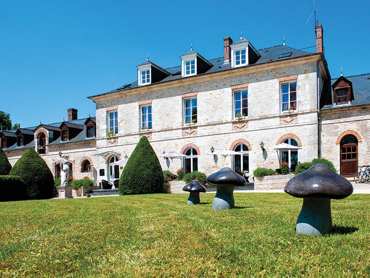 Actual product image Smartbox 1 night in a luxury hotel with gourmet dinner and activity in Europe (2 pers.)