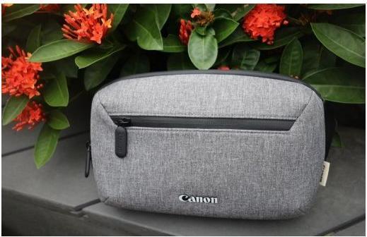 Produktbild Canon EOS R100 + RF-S 18-45mm F4.5-6.3 IS STM (18 - 45 mm, 24.10 Mpx, APS-C / DX)