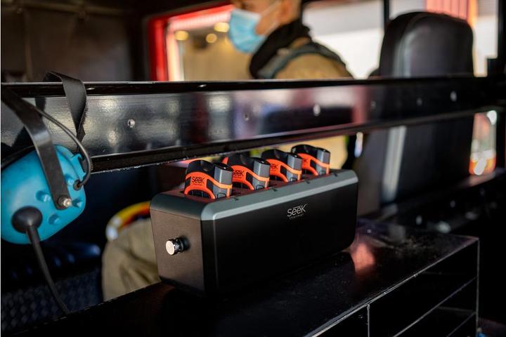 Produktbild SeeK Ladestation Multi-Charge für Reveal FirePRO X, 4, 230 V (1 Stk.)