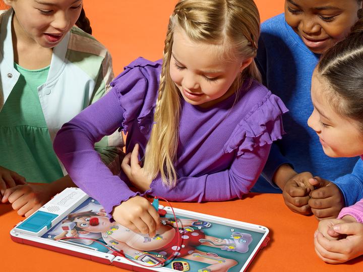 Actual product image Hasbro Gaming Doktor Bibber elektronisches Brettspiel in einer Tragebox