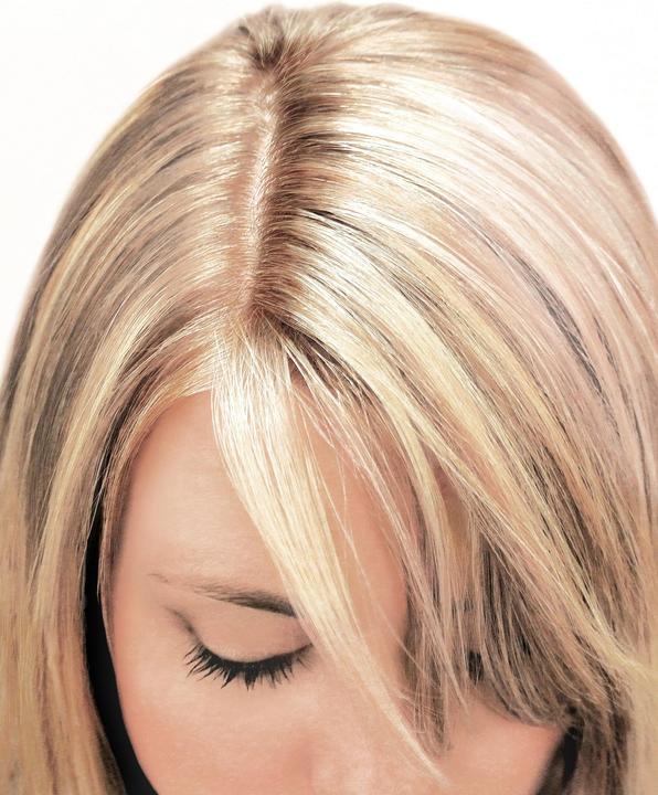 Actual product image Color Wow Root Cover Up Camouflage Roots & Regrowth Instantly Powder - Hair Powder to cover (Blond)