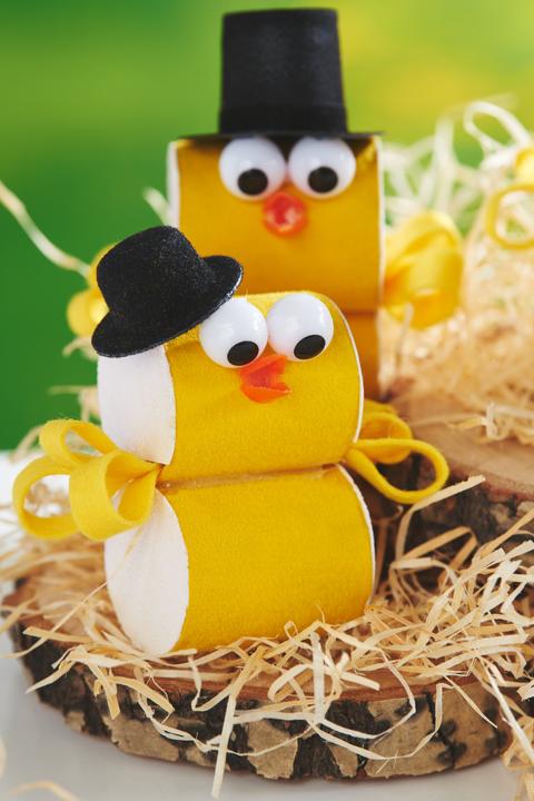 Actual product image VBS Chicken beak and feet, 8 sets