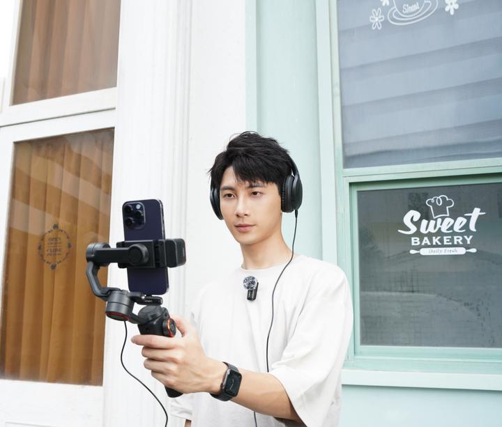 Actual product image Hohem MIC-01 (1TX + 1RX) - Lightning (black)