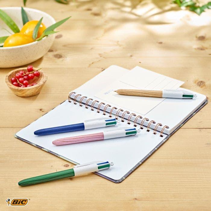 Immagine prodotto Bic Penna a sfera retrattile 4 colori stile legno, 30 display (Blu/bianco, Rosa/Bianco, verde/bianco, Natura/bianco, 30 x)