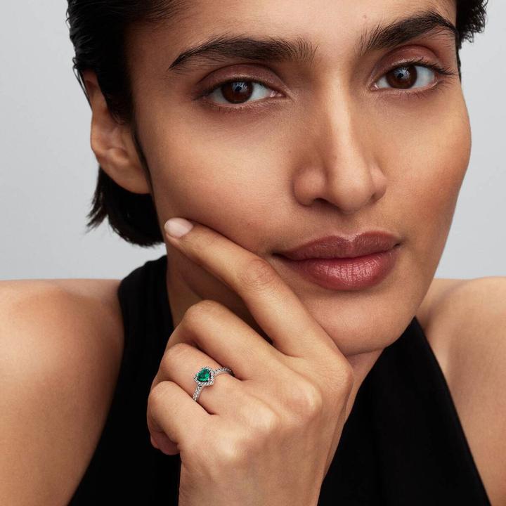 Produktbild Pandora Erhabenes Royalgrünes Herz Ring (60)