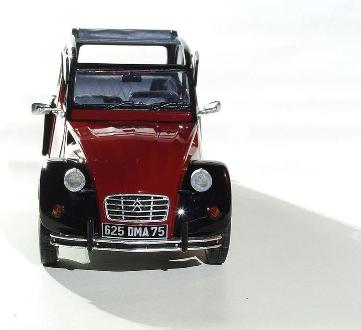Actual product image Revell Citroen 2CV Charleston