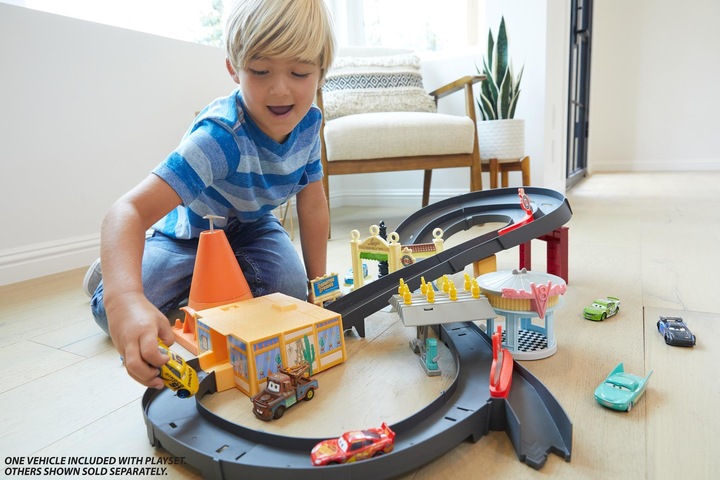 Produktbild Mattel Disney Cars Radiator Springs Rennset