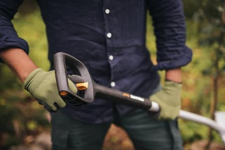 Actual product image Fiskars Telescopic shovel for lifting and moving bulk material and snow, length: 121 - 140 cm, ver