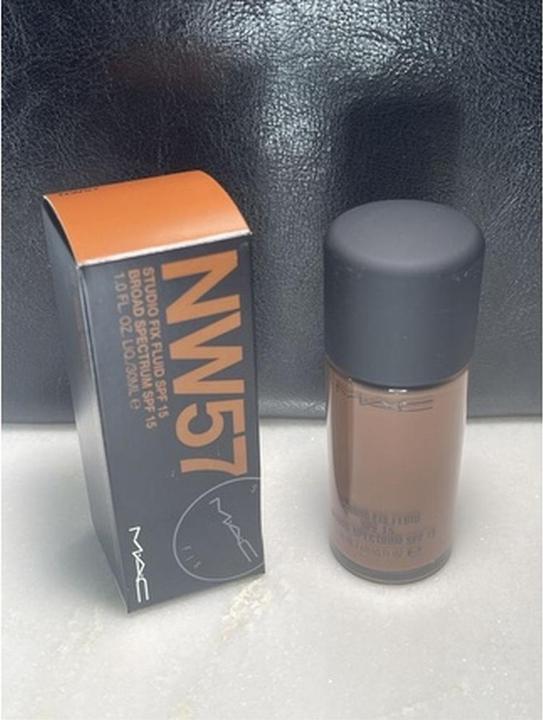 Produktbild MAC Cosmetics Studio Fix Fluid SPF 15 (Nr. NC57)