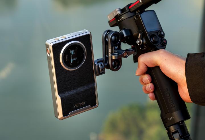 Produktbild Viltrox Retro 12X RGB Pocket LED Light (Videoleuchte)