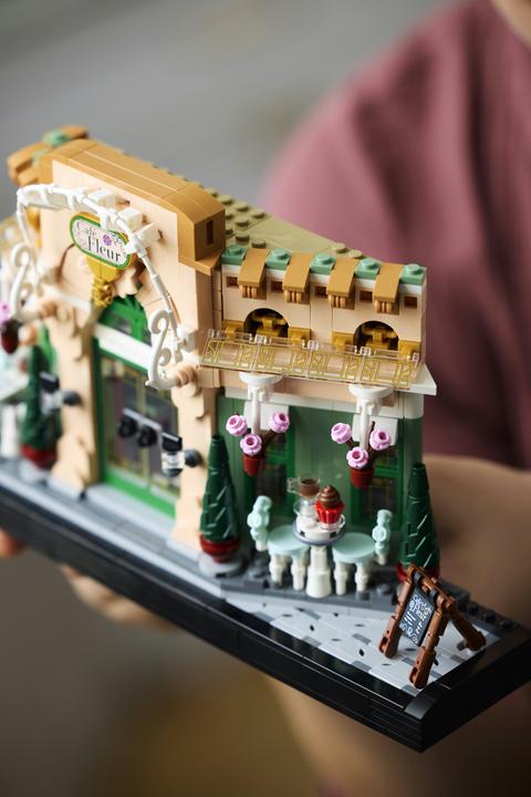 Actual product image LEGO French Café (10362, LEGO Icons)