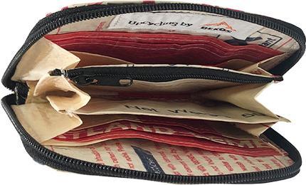 Actual product image Bekos Upcycling - Geldbörse mit Reissverschluss aus recycelten Zementsäcke Cobra