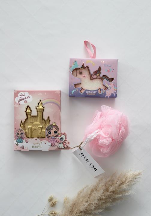 Immagine prodotto Oykami Geschenkbox Mädchen "Schloss und Einhorn" (Set per la cura del corpo)