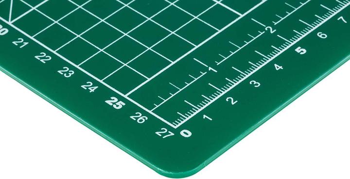 Produktbild RS PRO Schneidematte, 300mm x x 220mm, Grün, 10mm (31.30 x 22.80 cm)