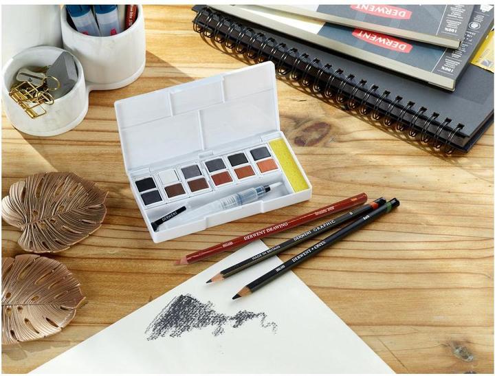 Immagine prodotto Derwent Ombra e tonalità in un mediaset misto (Nero, Bianco, Storm Grey, Grigio grafite, Braci bruciate, Seppia, Rosso veneziano, Sanguigna, Marte Arancione, Inchiostro seppia, Terra bruciata, Autunno Marrone, 16 x)